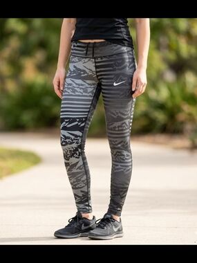 Nike Women's Grey Patterned Leggings